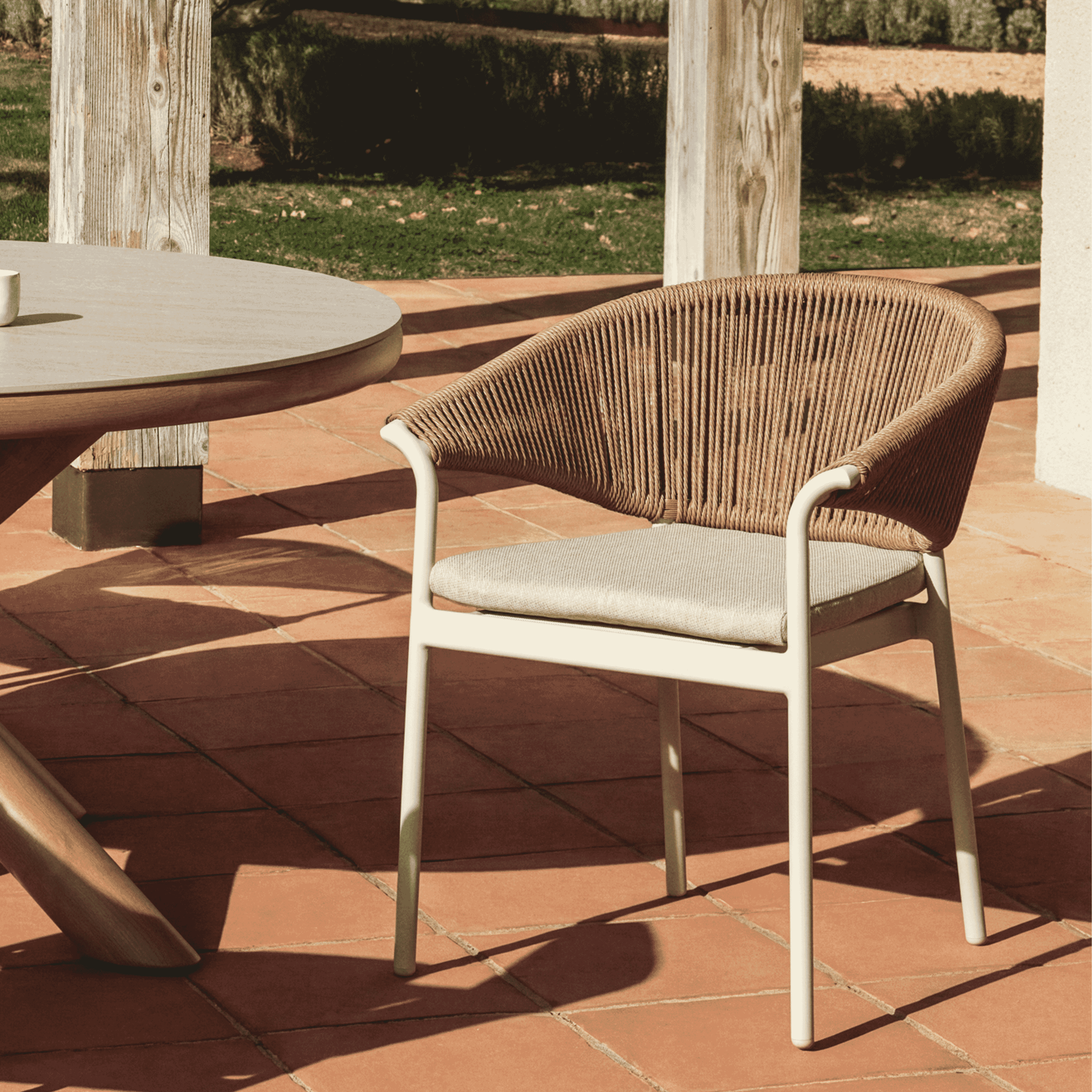 Kave Home Tuinstoel 'Zuara' kleur Ecru/Bruin