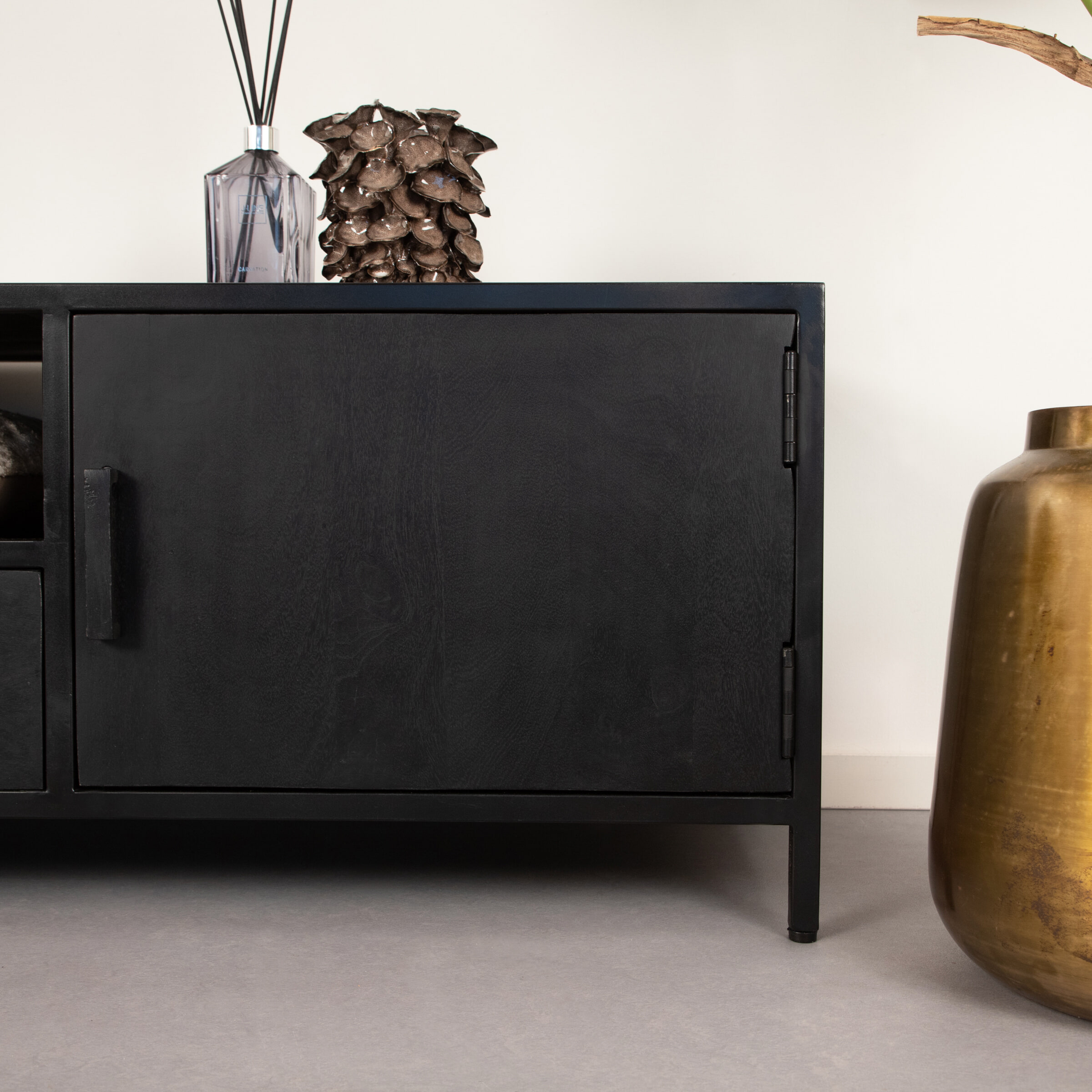 Livingfurn TV-meubel 'Kala' Mangohout 180cm, kleur Zwart