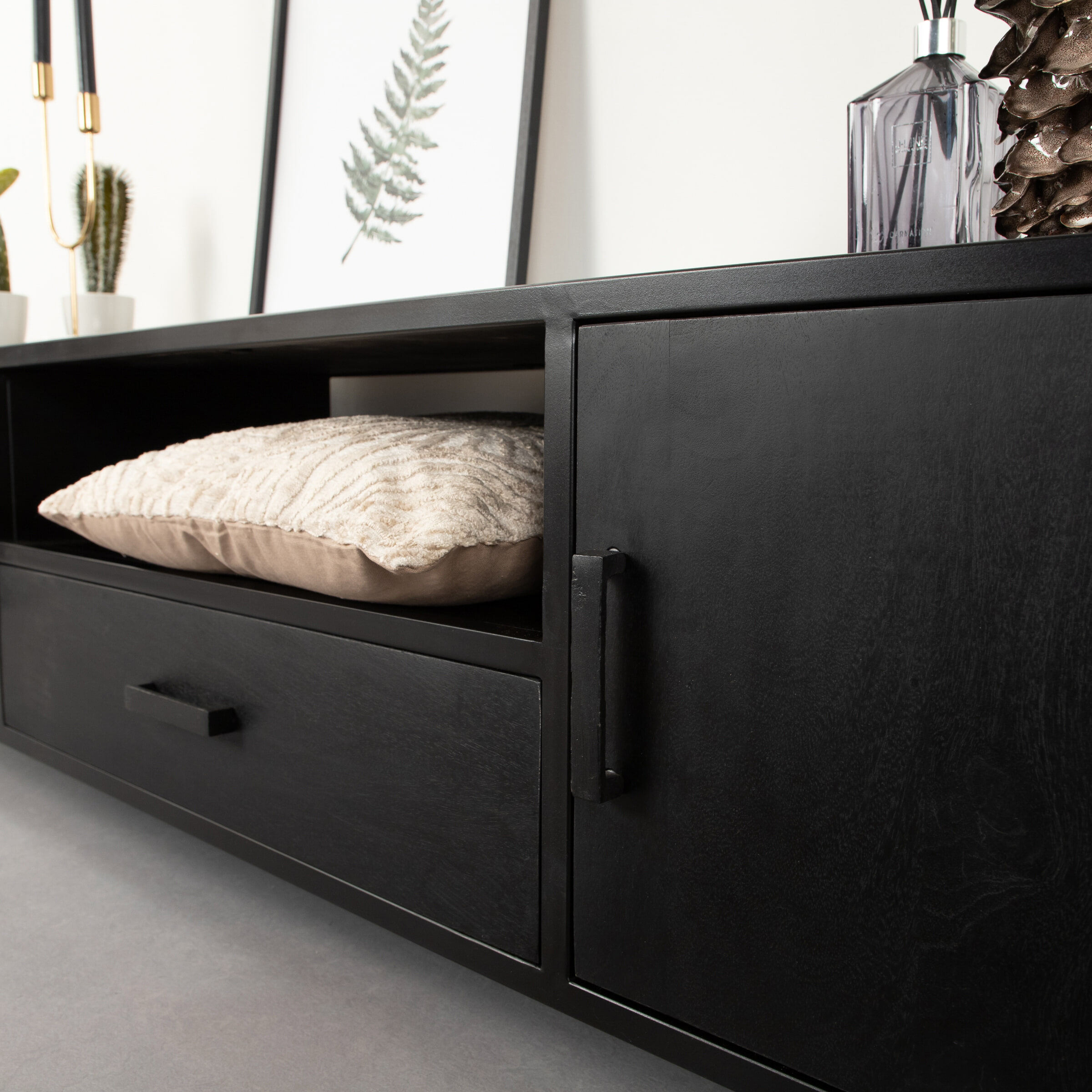 Livingfurn TV-meubel 'Kala' Mangohout 180cm, kleur Zwart