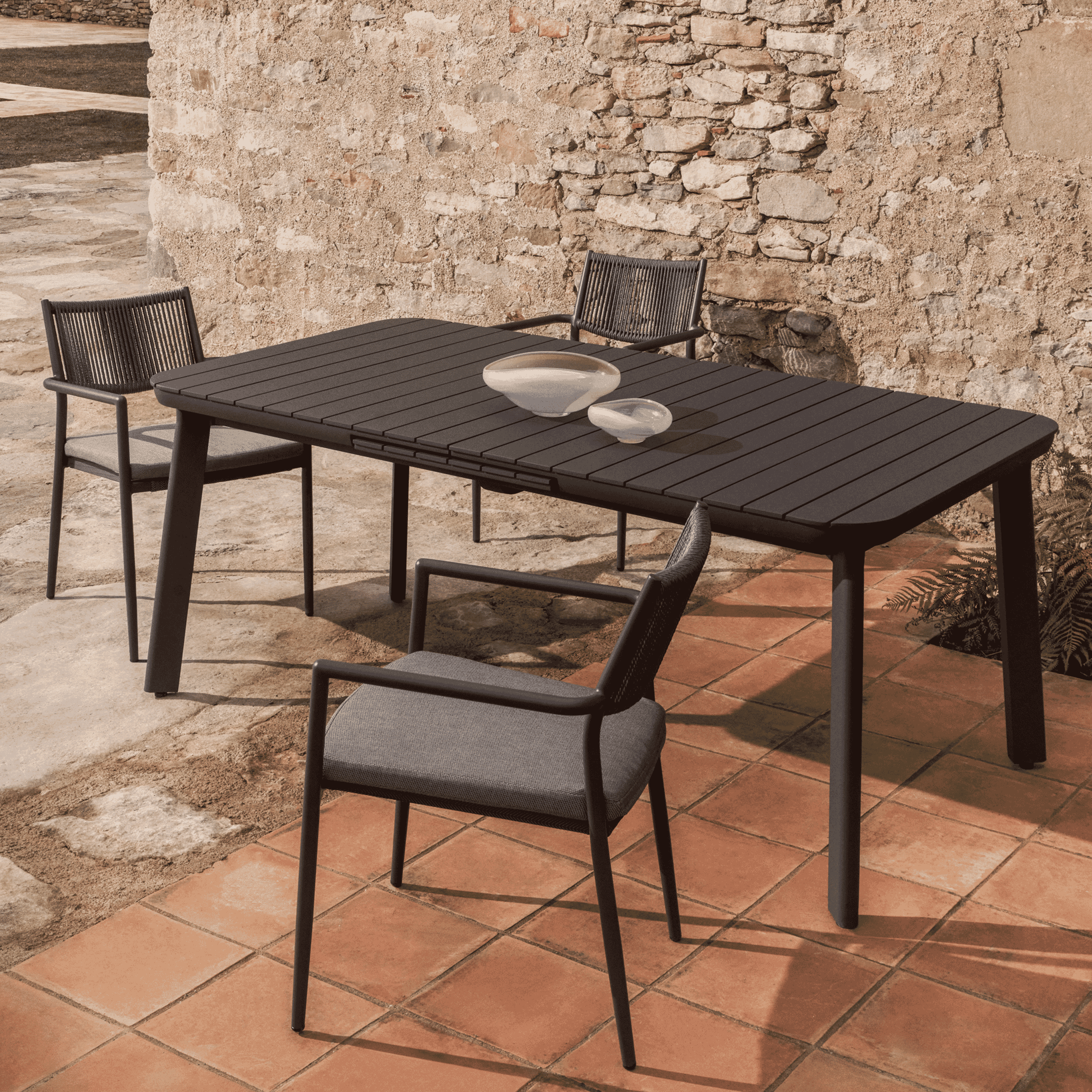 Kave Home Uitschuifbare Tuintafel 'Izola' kleur Donkergrijs