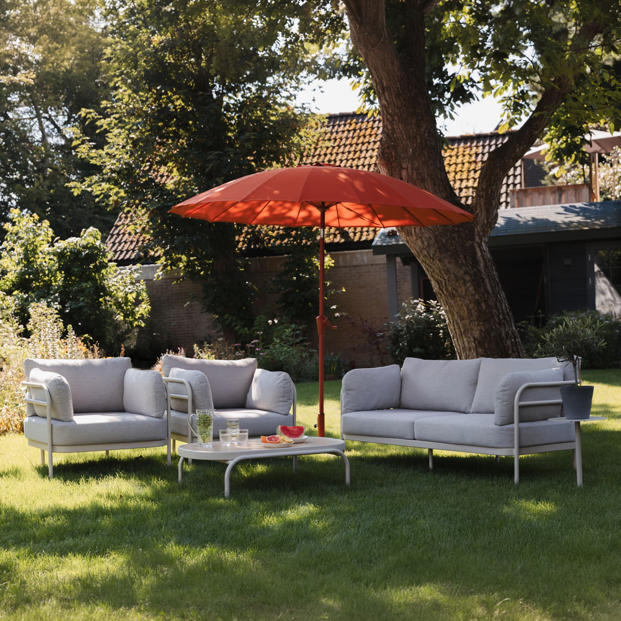 Zuiver Loungeset 'Vista' Met 2-zits bank, 2 fauteuils en tafel