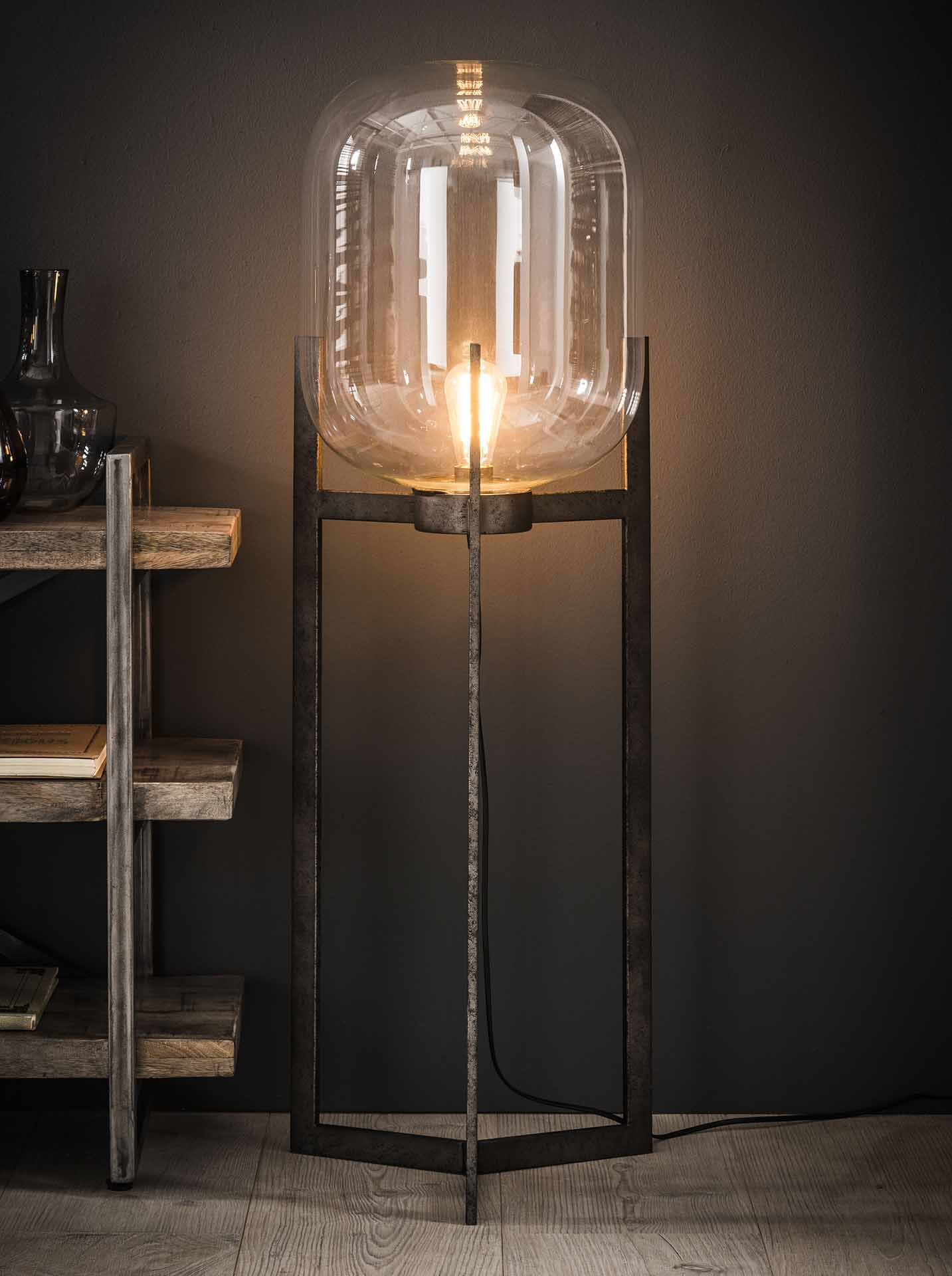LifestyleFurn Vloerlamp 'Jacki' met glazen kap en industriële driepoot