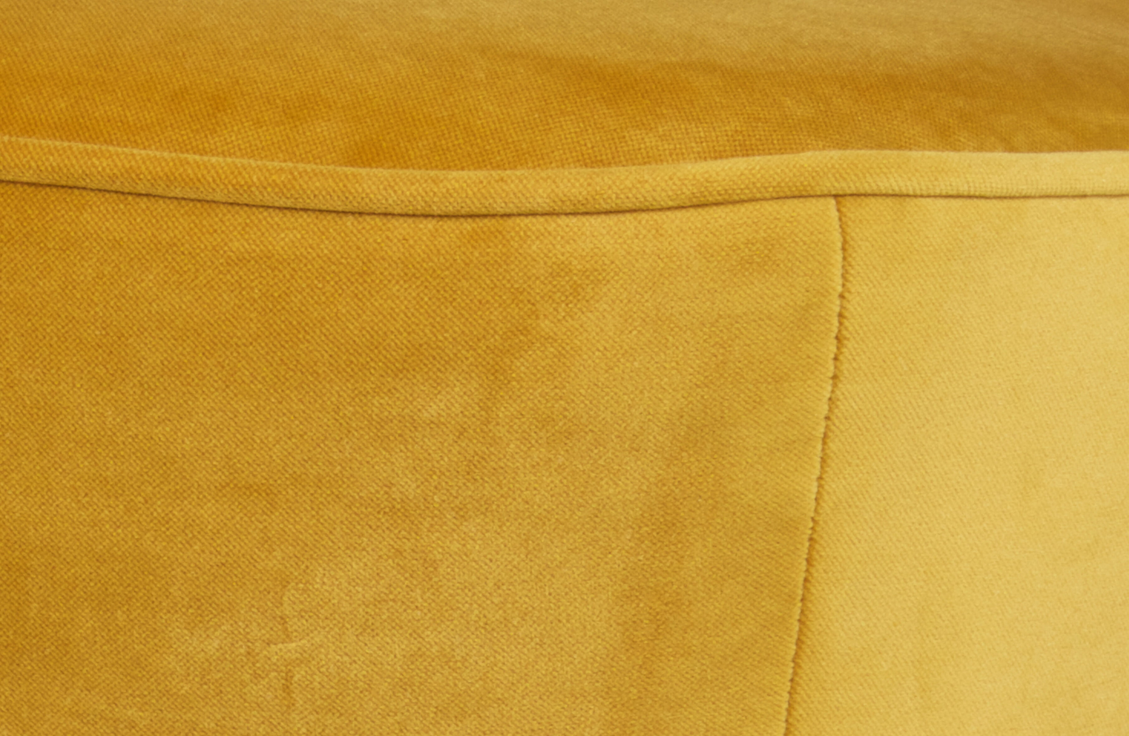 WOOOD Fauteuil 'Sara' Velvet, kleur Okergeel